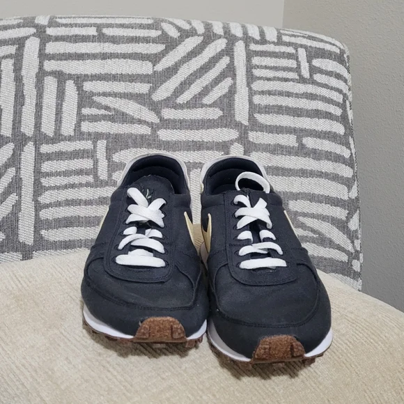 Nike Black and Cream MEN Sneakers - Picture 2 of 6